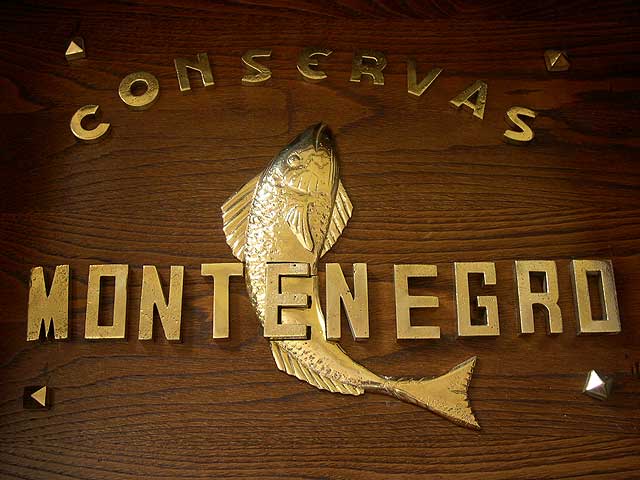 Montenegro can company plate