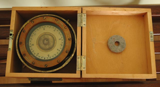 Compás en caja